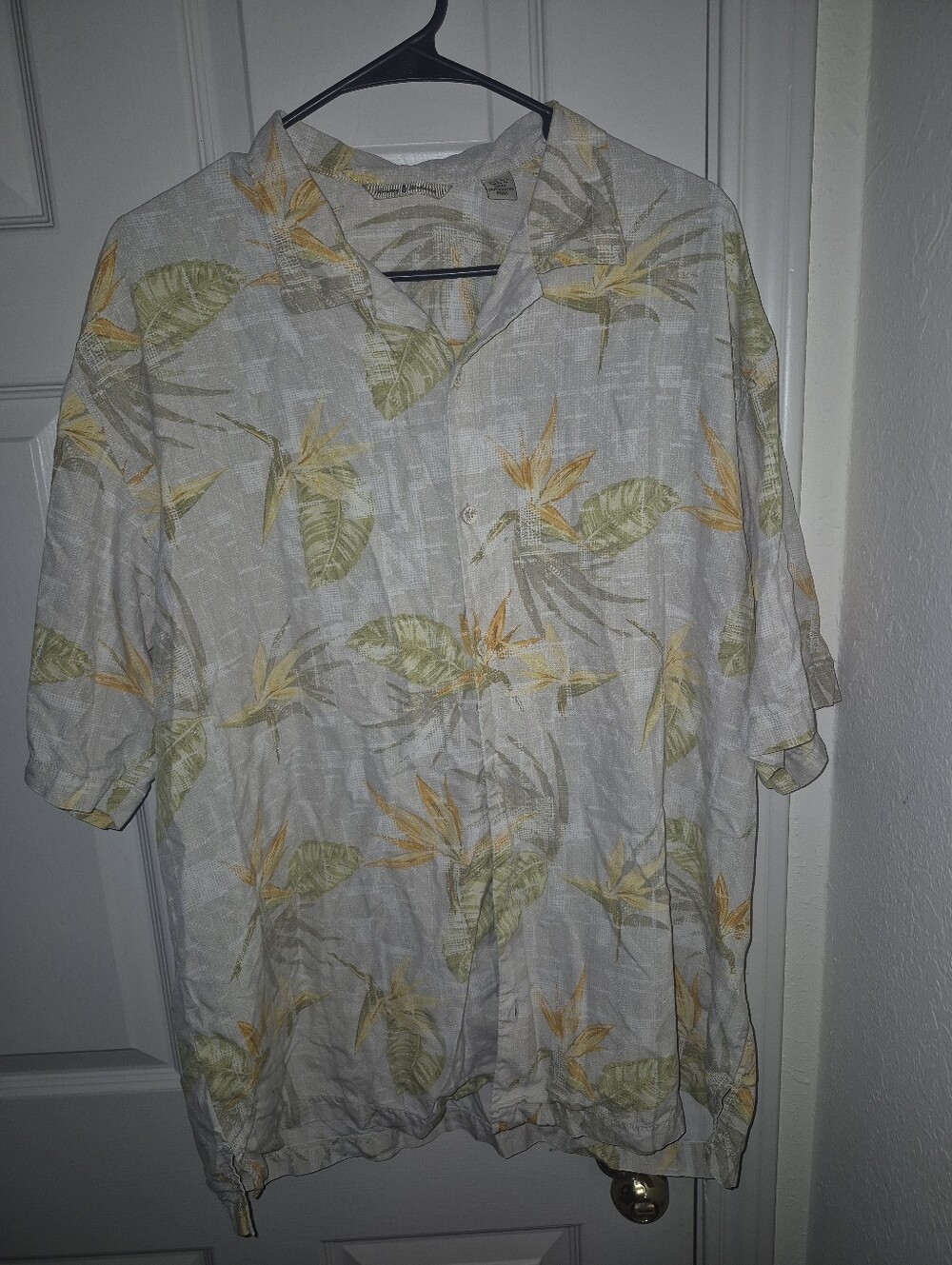 Tommy Bahama 100% Silk Hawaiian Shirt Men's XL Tropical Button Up
